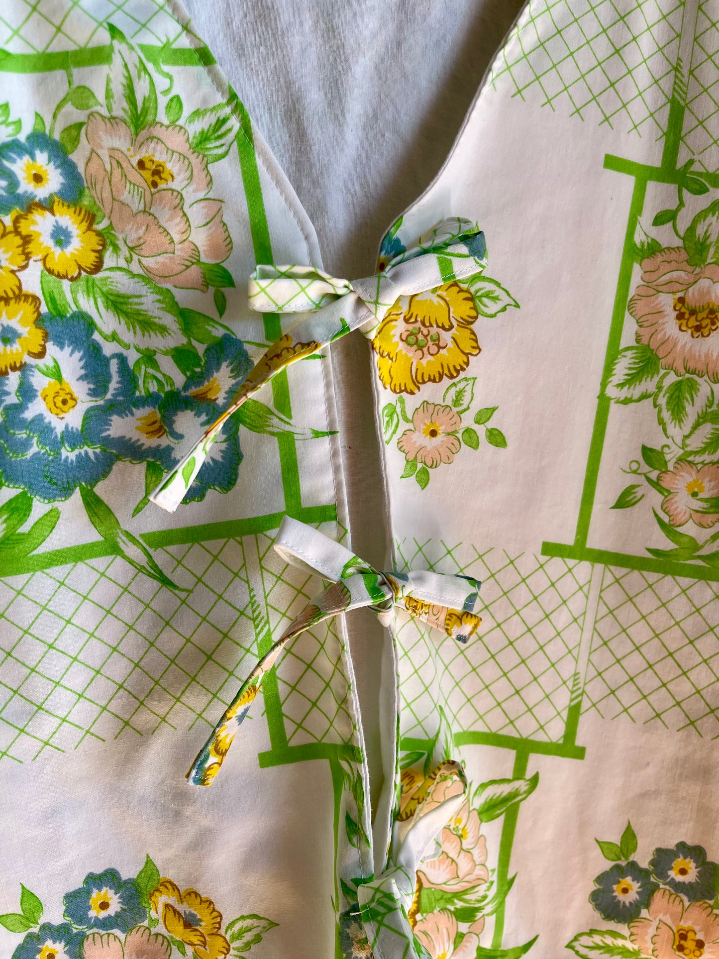 Window Box Tie Front Top - XL