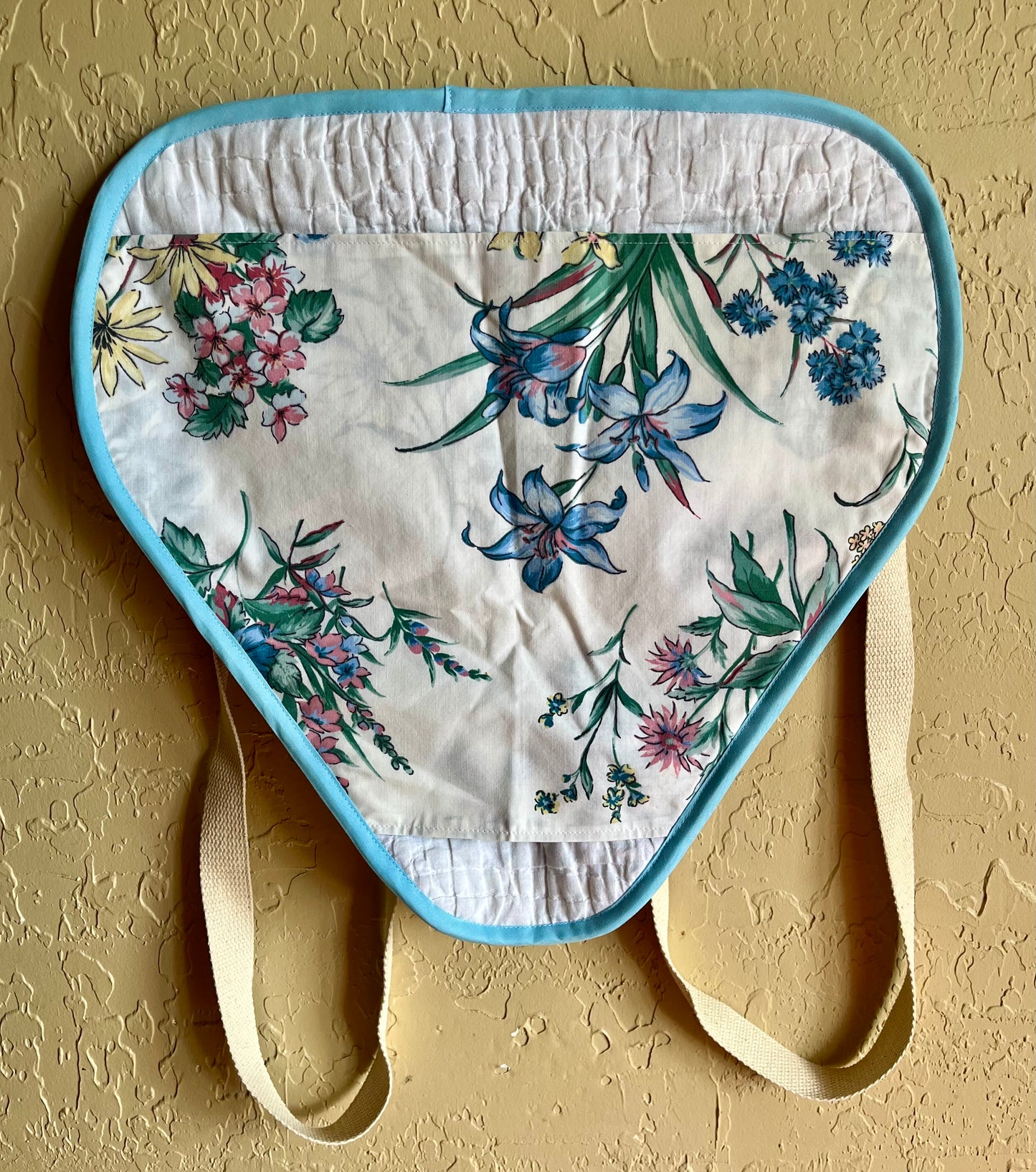 Daisy Dukes Bouquet Sling