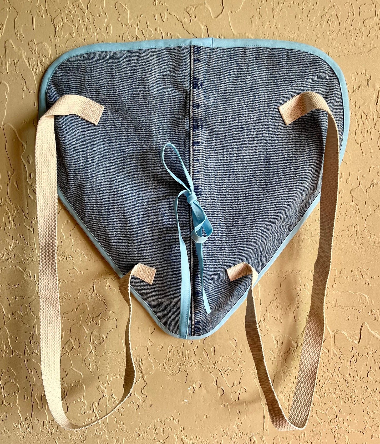 Daisy Dukes Bouquet Sling