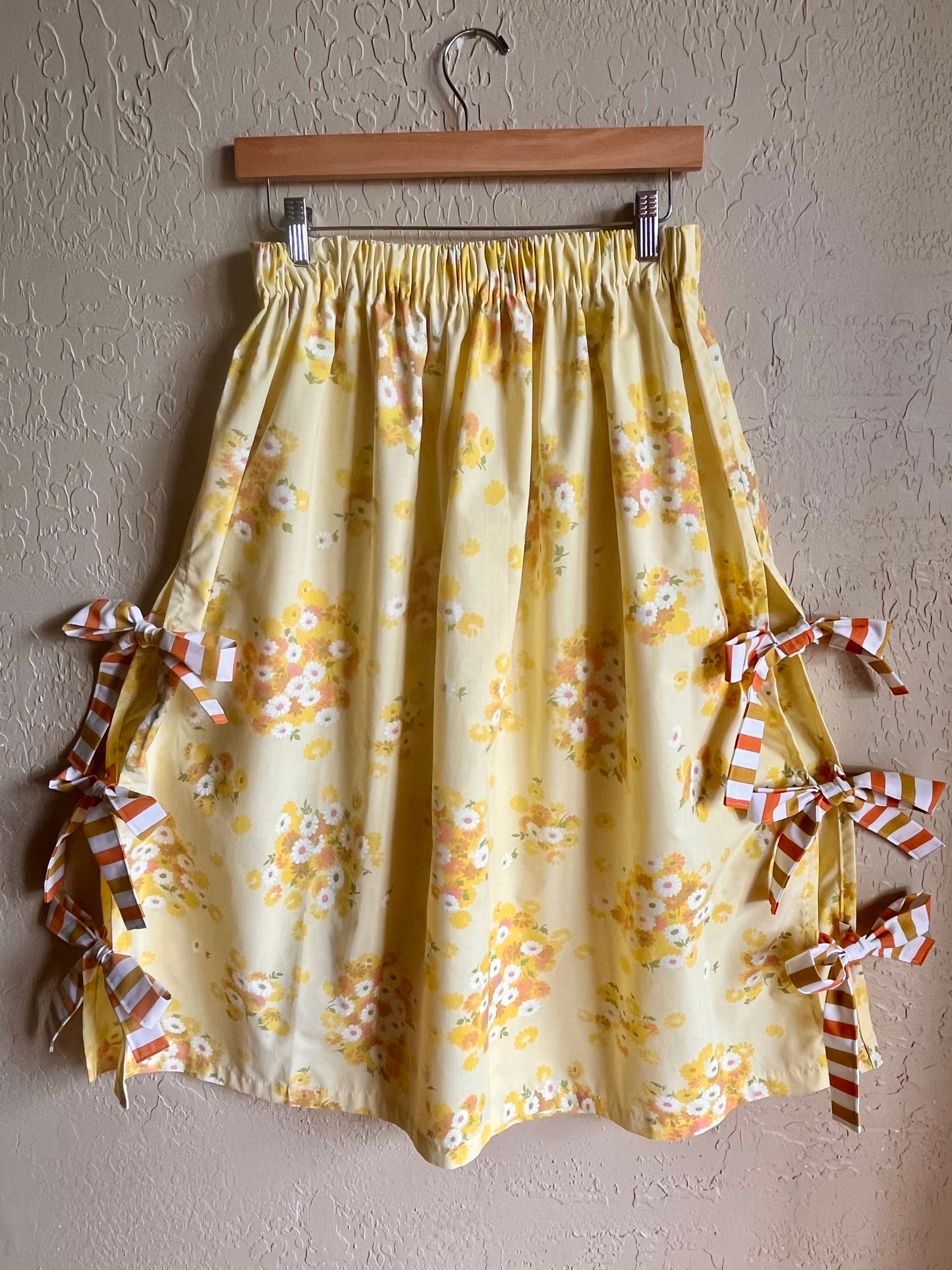 Retro Daisy Midi Bow Skirt - Medium